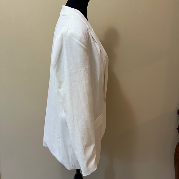 ⭐️ SALE $25 ⭐️ Dynamite Tess Veston The 80’s Blazer Roomy Fit Snow White Blazer - Picture 4 of 12